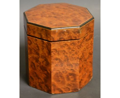 An Octagonal amboyna ebony and boxwood tea caddy, zinc lined interior, 12cm x 12cm