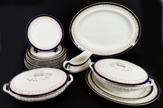 An Alfred Meakin Bleu De Roi Part Dinner Service Includes