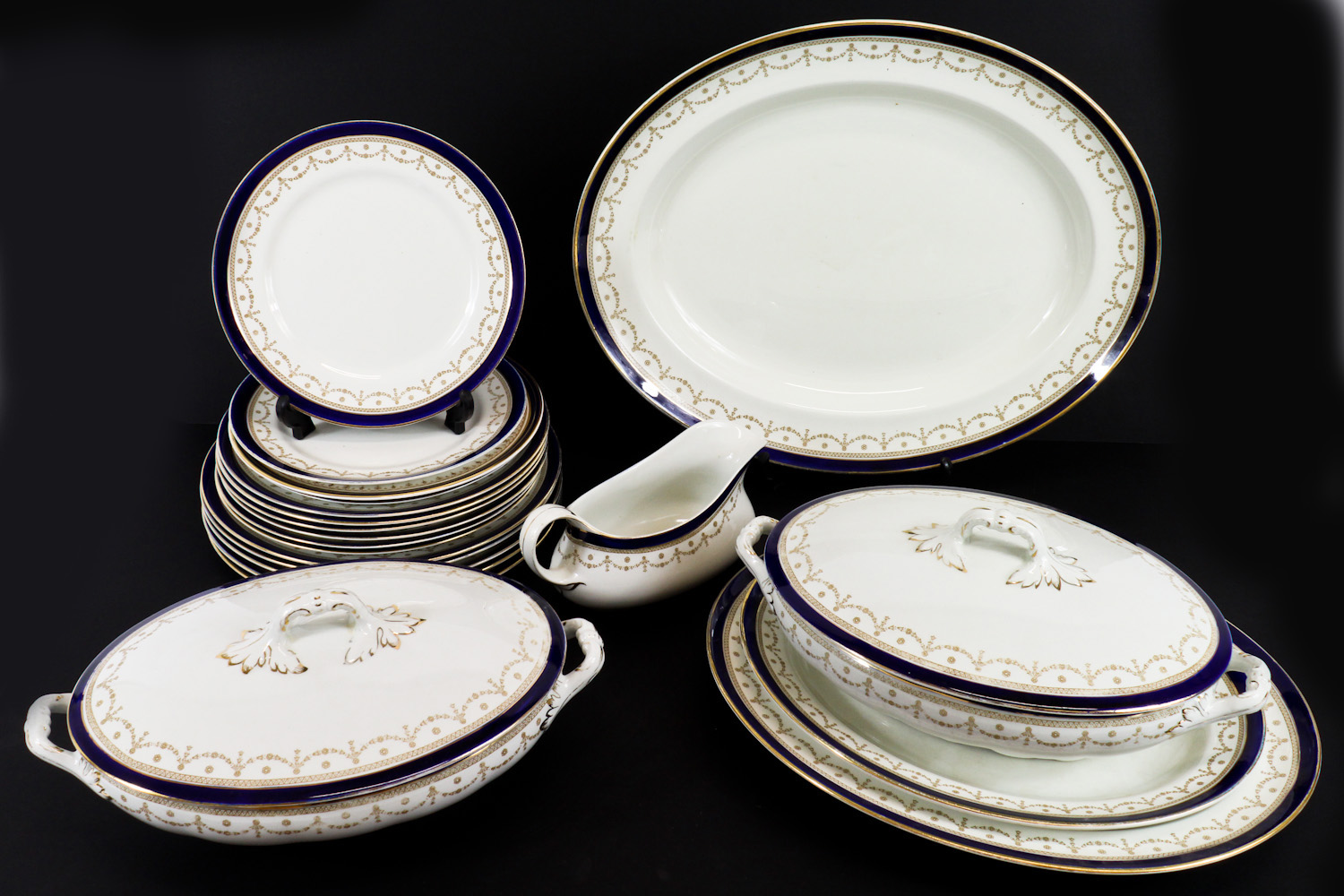 An Alfred Meakin Bleu De Roi Part Dinner Service Includes Tureens 