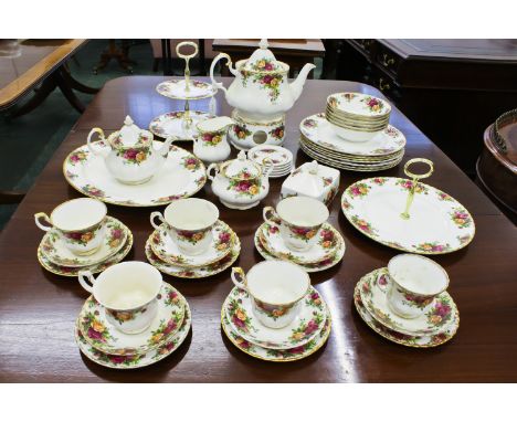 An 'Old Country Roses' six piece tea service, and other matching items (45)
