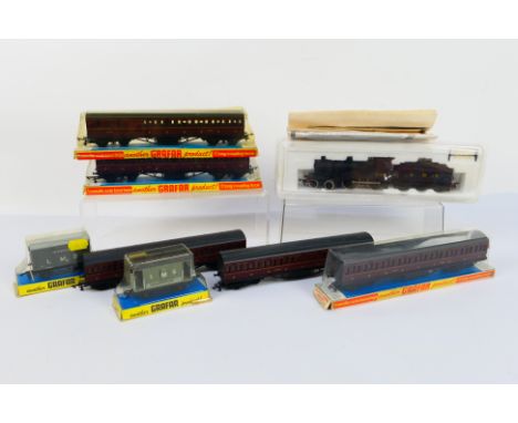 Mainline - Grafar - An unboxed OO gauge locomotive with 3 x boxed coaches, 2 x unboxed coaches and 2 x boxed wagons. A Class 