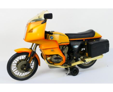 Paya BMW R100 RS. A rare Paya made BMW R100RS motorcycle manufactured in Spain. Item is 1/4 scale and unable to confirm if wo