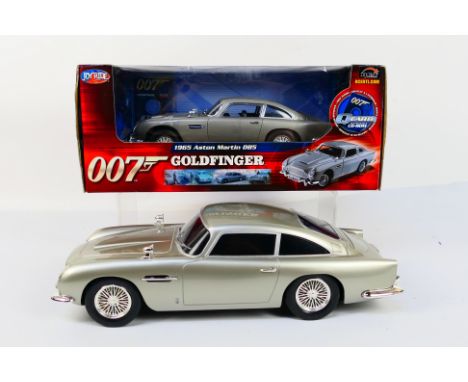 Ertl - Toy State - James Bond - A boxed Goldfinger Aston Martin DB5 in 1:18 scale. # 33745. The car appears Mint in a Fair bo