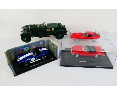 Kyosho - Corgi - Bburago - Airfix - A mixed lot of 1:18 unboxed diecast models and a constructed plastic kit. Lot consists of