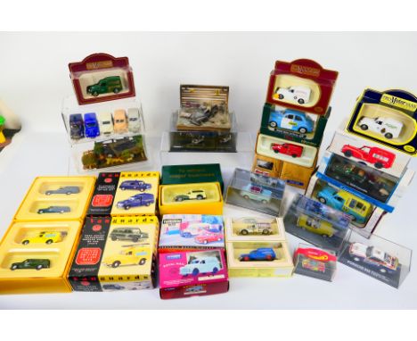 Corgi Classics - Saico - Oxford Diecast - Others - A mainly boxed collection of diecast model vehicles in various scales. Lot