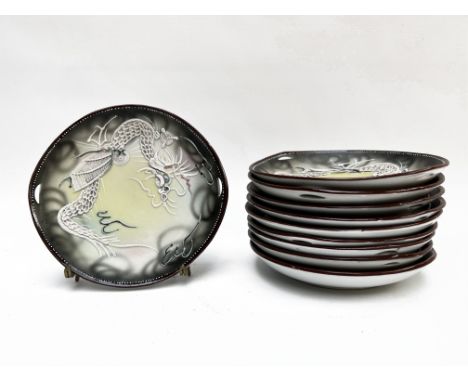 Japan, 20th centurySet of ceramic cups with polychrome decoration of dragons.Diam. : 15.5 cm.