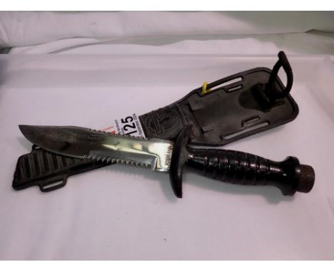Divers knife and sheath. UK P&amp;P Group 2 (£20+VAT for the first lot and £4+VAT for subsequent lots) 