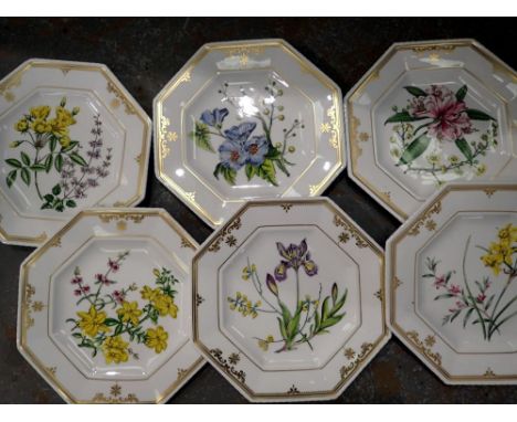 Set of six Spode octagonal floral plates, in good order, no issues noted. Not available for in-house P&amp;P