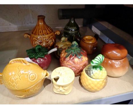 Collection of novelty face pots, including Carlton ware and Union Pottery examples. These items are in excellent condition ar