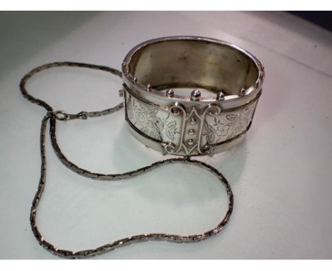 Continental silver snap bangle, 34g. UK P&amp;P Group 1 (£16+VAT for the first lot and £2+VAT for subsequent lots)