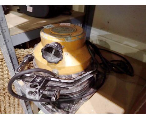 Lanebeam 2kw quartz colour flood spot light. All electrical items in this lot have been PAT tested for safety and have passed