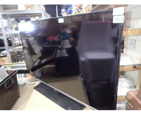 Samsung 40 inch television, working, no remote present but operational by rear buttons. All electrical items in this lot have
