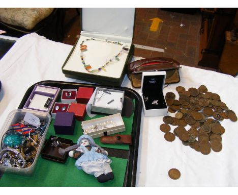 Various collectables, costume jewellery including necklaces, pendants etc.