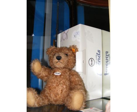 A collectable modern Steiff teddy bear with box 'Tommy' - 32cm high
