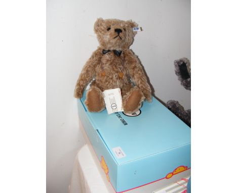 A modern Steiff Collector's Bear with growler and box - 34cm high 