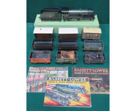BASSETT-LOWKE LATE 1940s/EARLY 50s 0 GAUGE TRAIN COLLECTION, MINT BOXED ELECTRIC 440 PRINCE CHARLES GREEN TENDER ENGINE WITH 