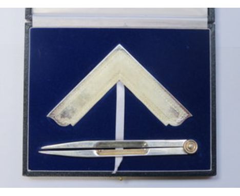 CASED SILVER PLATED MASONIC SQUARE AND COMPASS SET 