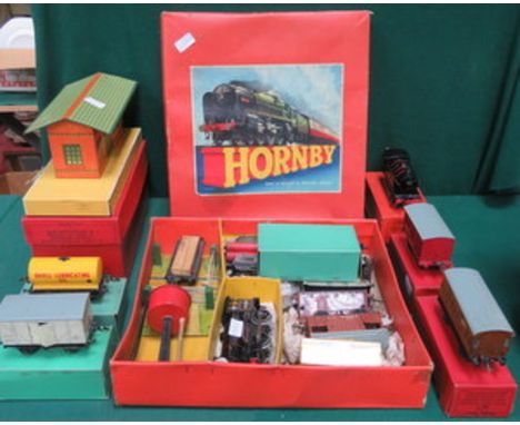 HORNBY EARLY 1950s O GAUGE COLLECTION INCLUDING FIVE BOXED WAGONS, BOXED BR 0-4-0 ENGINE, GOODS PLATFORM AND BOXED 0-4-0 BR T