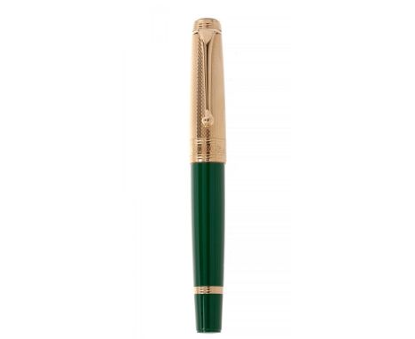 AURORA FOUNTAIN PEN.Green resin barrel and cap in 18kt yellow gold.Limited edition 336/500.Nib in 18 kts. gold.No box.Measure