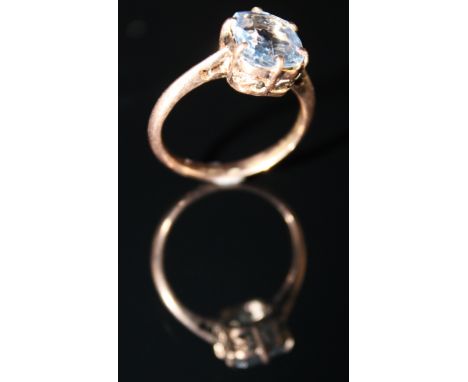 Yellow metal ring set with large aquamarine size S weight 4.2 grams