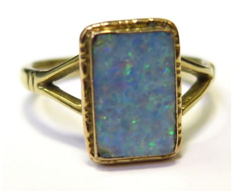 9ct Gold ring set with rectangular Opal size Q weight 3.1 grams