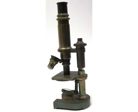E Leitz Wetzlar 19th brass microscope, two rotating lenses. 26 cm high. 