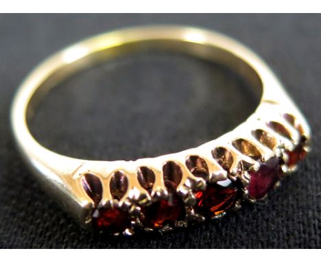 9ct Garnet Ring size P weight 2.6 grams
