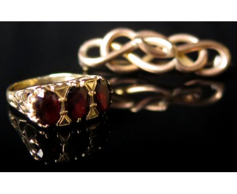 9ct Fancy Knot Brooch and 9ct three stone Garnet ring size L weight 5.7 grams