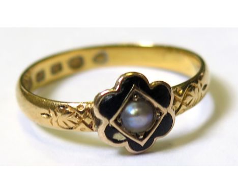 15ct Victorian Memorial Ring with central seed Pearl with black surround (chipped) size N weight 2.5 grams