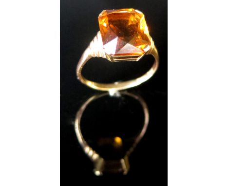 9ct ring set with rectangular Citrine size O weight 3.2 grams