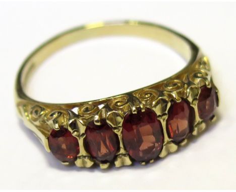 9ct gold ring set with 5 garnets size O weight 3.4grams 