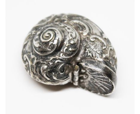 A novelty cast silver snuff box modelled as a shell, sponsor's mark 'BAC', London 1976, length 45mm, wt. 38.8g.  