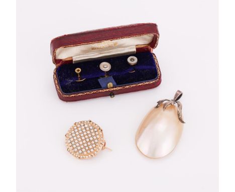 
	
		Y&nbspA LATE 19TH CENTURY DAIMOND AND HALF PEARL CIRCULAR BROOCH
		The circular bomb&#233; panel pav&#233; set with half