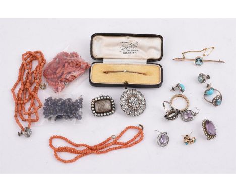 
	
		Y&nbspA COLLECTION OF ANTIQUE AND LATER JEWELLERY
		To include a Georgian half pearl and hairwork panel brooch, the cent