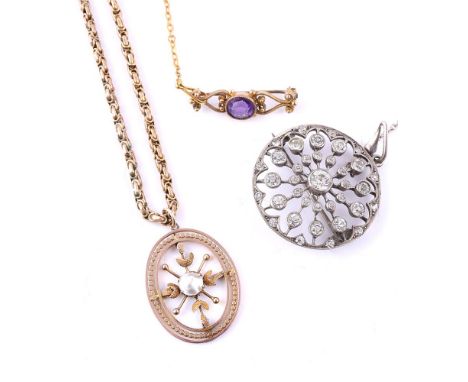 
	
		Y&nbspA SMALL COLLECTION OF EARLY 20TH CENTURY JEWELLERY
		To include an Edwardian pierced oval pendant with a central c