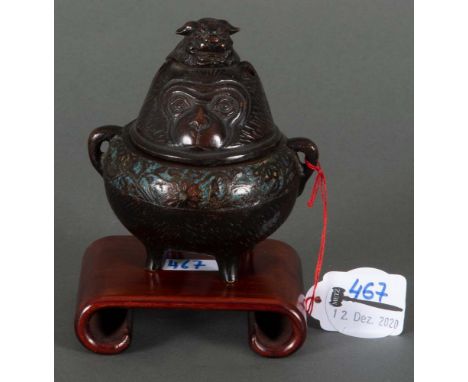   Koro. Japan, Meiji-Periode. Bronze, mit Champlevé-Dekor, auf Holzsockel, H=12,5 cm.           