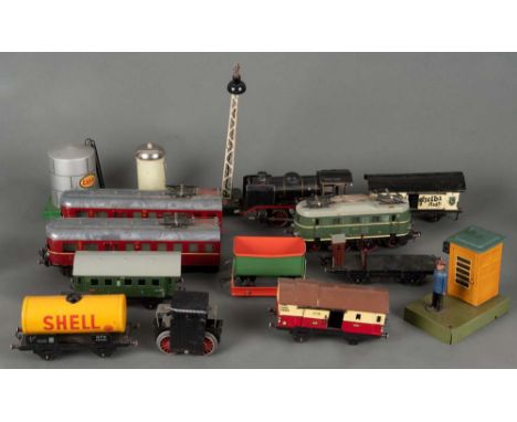   Konvolut Modelleisenbahnteile, u.a. Dampflokomotive Märklin 890, E-Lok Fleischmann 335, Triebwagen und Güterzuganhänger, H=