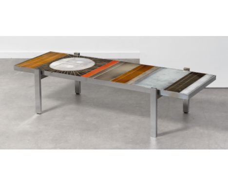 ROGER CAPRON (1922-2006)Mod. SoleilTable basse Plateau en grès émaillé et structure en acier chromé. Signée R. Capron.Salonta