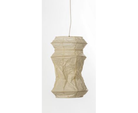ISAMU NOGUCHI (1904–1988)Série AkariSuspensionPapier washi collé sur des nervures de fil de bambou et metal laqué. Signature,