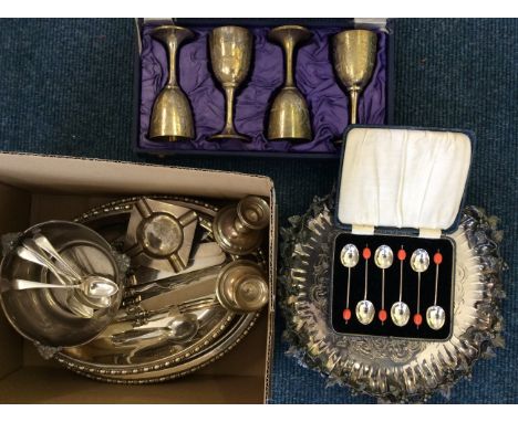 A lot to include a boxed set of six silver coffee bean spoons, hallmarked Birmingham 1933, six silver tea spoons, hallmarked 