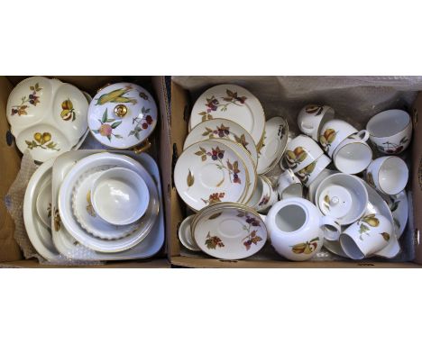 A collection of approx. 37 pieces of Royal Worcester Evesham dinner ware.