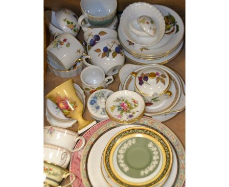 Cermaics - Royal Worcester Evesham cups, saucers; Wedgwood Wild Strawberry; Indian; Aztec; Minton; Aynsley, etc