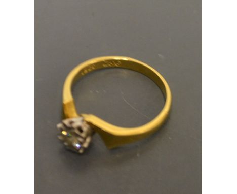 An Edwardian diamond solitaire ring, single round brilliant cut diamond illusion set, 18ct gold shank, size K