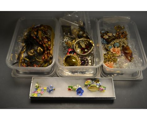 Costume Jewellery - 1950s and later, Exquisite, Timex, Corocraft, Sphynx, Dentons, others made in England, a pair of clip ear