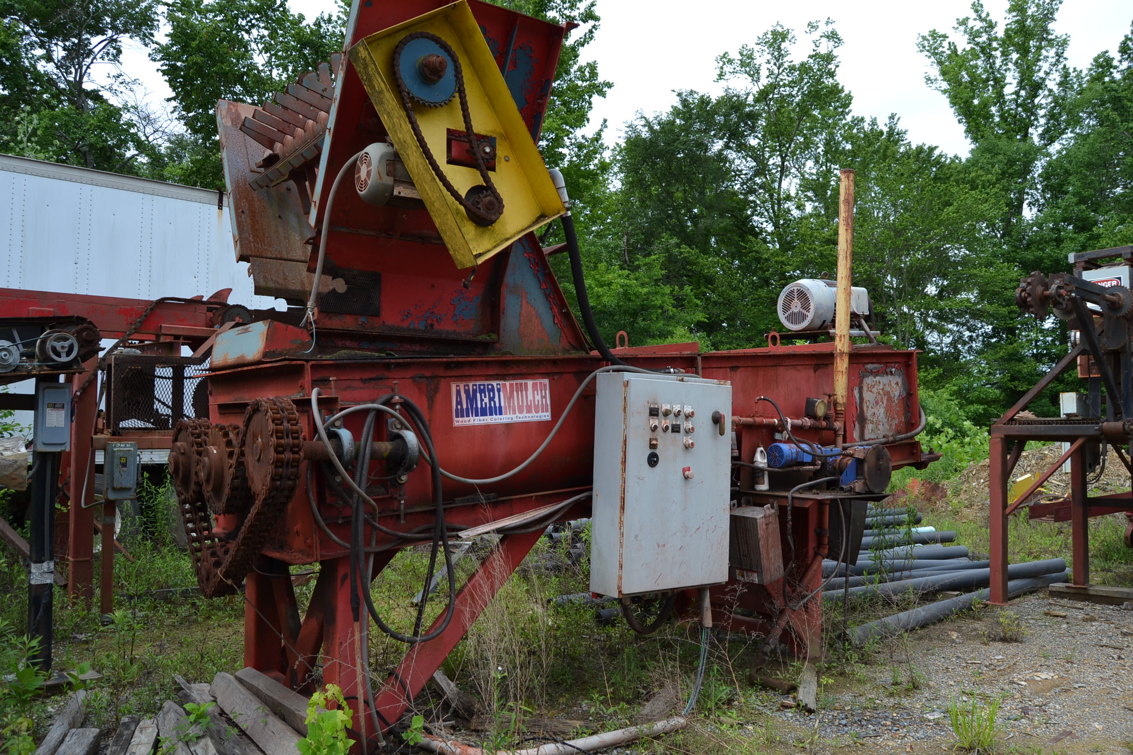 AMERICAN MULCH COLOR MACHINE W/HOPPER SYSTEMAMERICAN MULCH COLOR