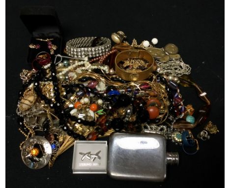 Jewellery - a paste solitaire ring,  silver plated kilt pin, brooches, beads, necklaces, compact, comb, etc, qty