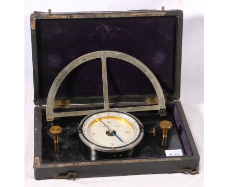 WWII era compass by R Fuess, Berlin-Steglitz in fitted case 