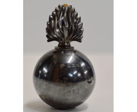 A RARE EARLY 20TH CENTURY STERLING SILVER GRENADE TABLE LIGHTER OR FUSILIERS LIGHTER WITH BIRMINGHAM ASSAY MARK, MAKER MARK F