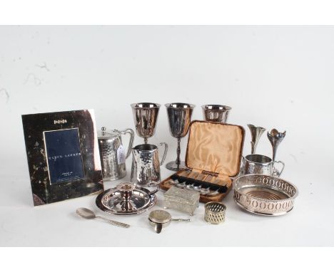 Silver plated ware, to include presentation trowel dated 1914, two picture frames, Art Nouveau style spill vase, cased fish k