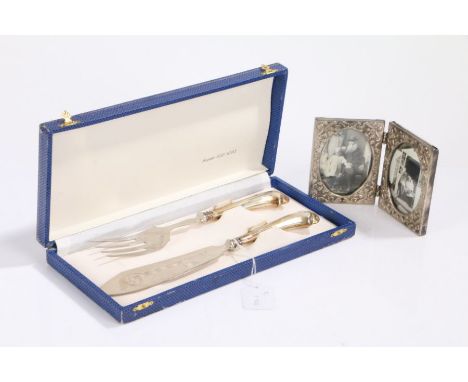 Argento silver handled fish serving knife and fork, stamped 800, with original box, together with a silver plated folding pho